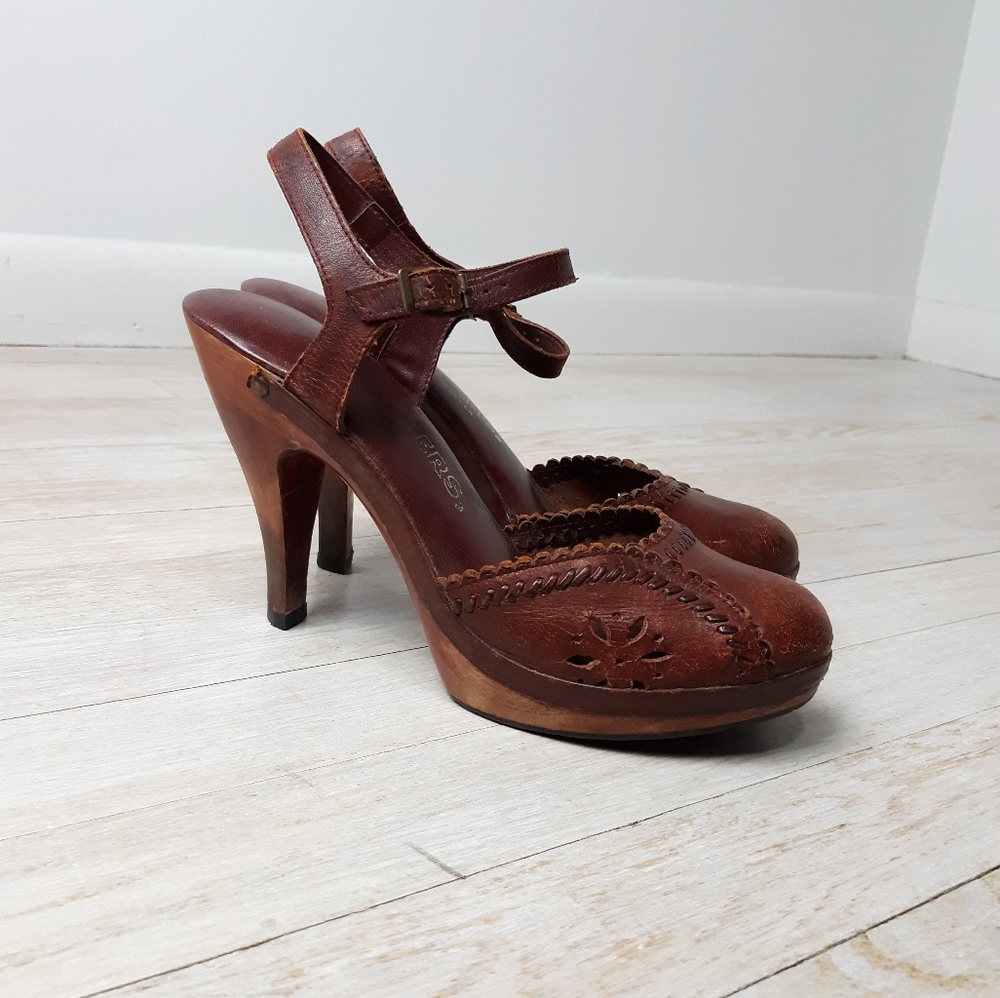 Vtg. Leather and Wood High Heels Chandlers